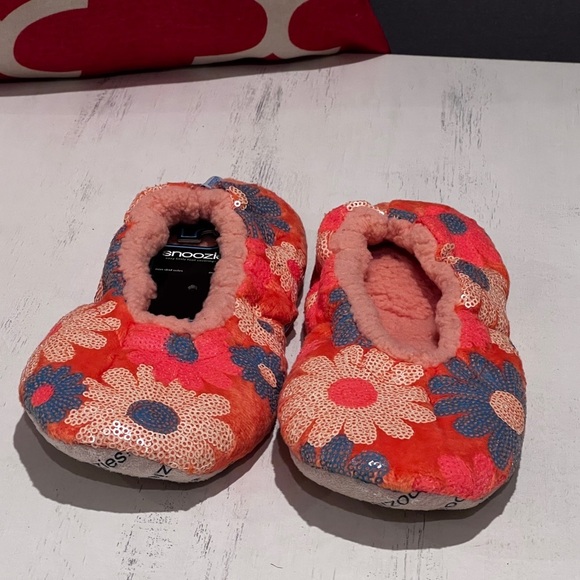 Snoozies Sequin Daisy Ballerina Slippers (NWT) - Picture 2 of 6